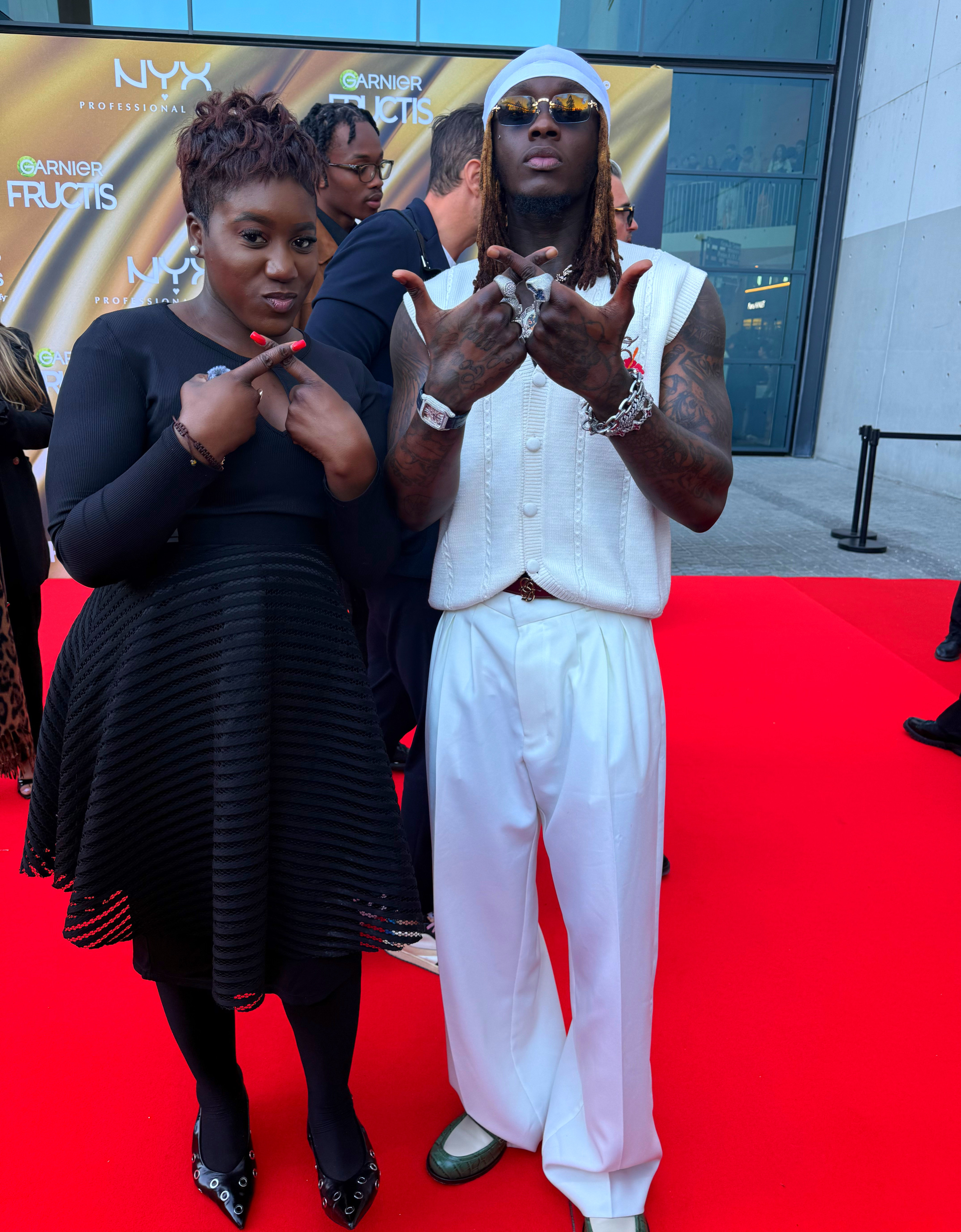 La Journaliss avec Himra sur le tapis rouge des Flammes 2026