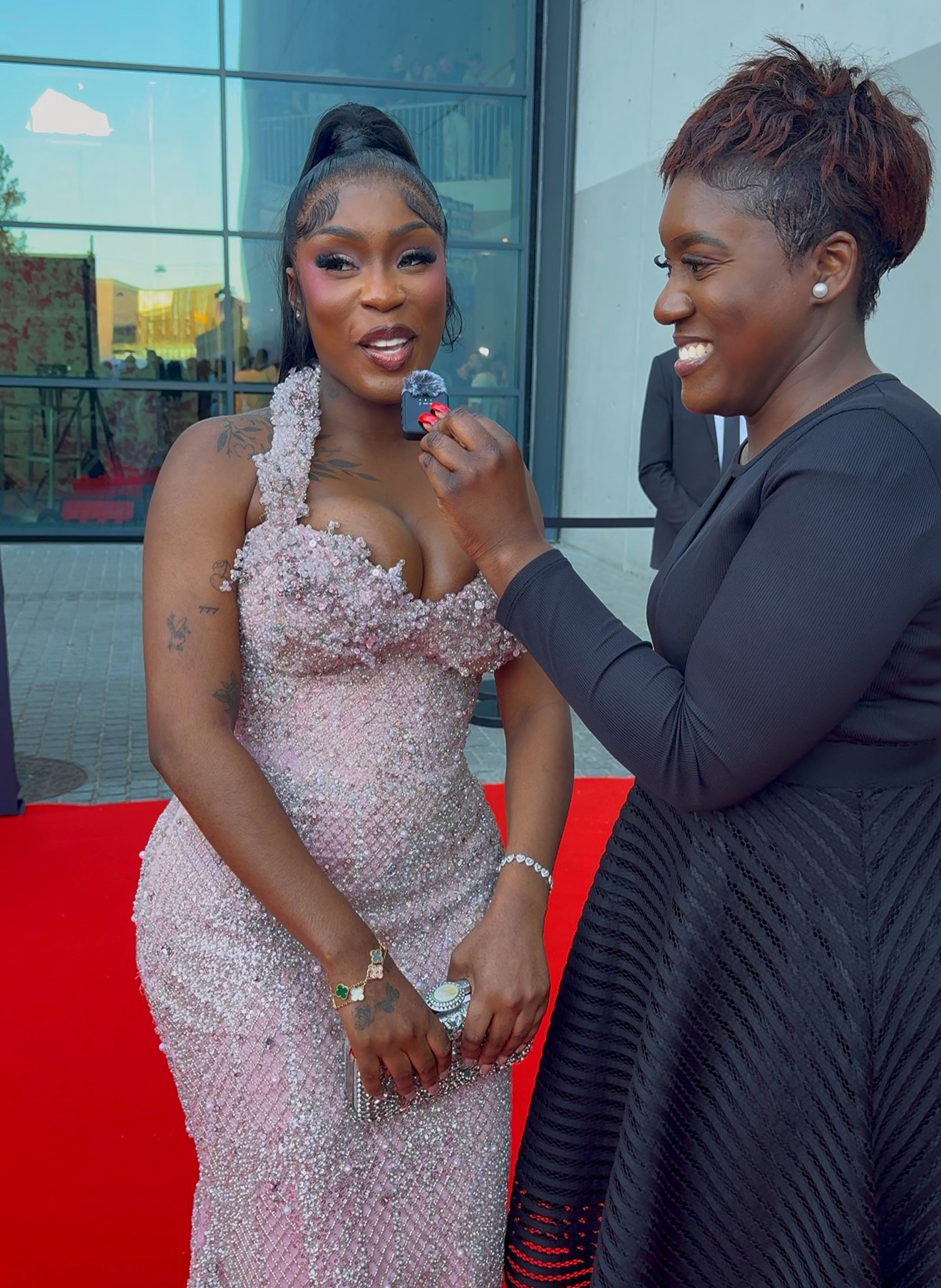 La Journaliss interviewe Ivorian Doll sur le tapis rouge des Flammes 2026