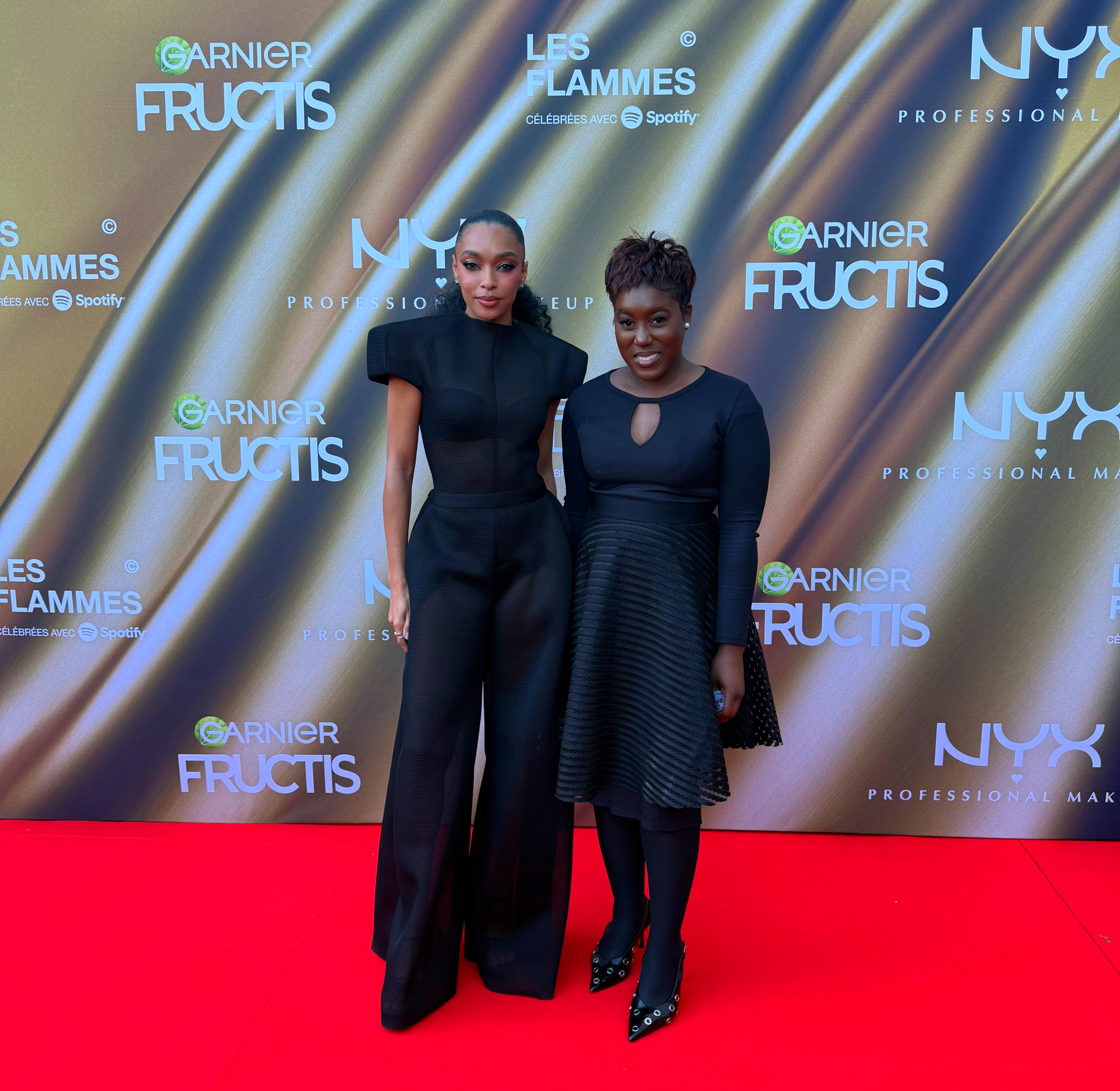 La Journaliss avec Ophely Mezino sur le tapis rouge des Flammes 2026